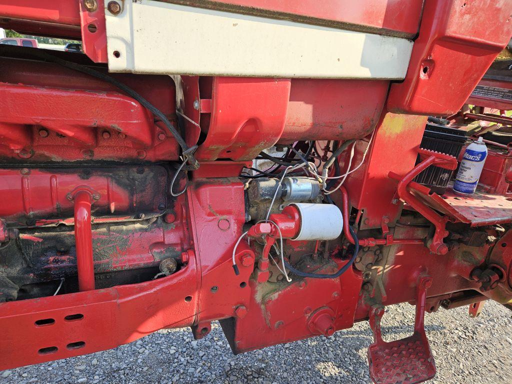 INTERNATIONAL 656 TRACTOR, 2WD, RUNS/DRIVES