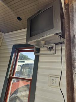 7' X 8' OFFICE BUILDING, 8' TALL, 2 WINDOWS AND 1 DOOR