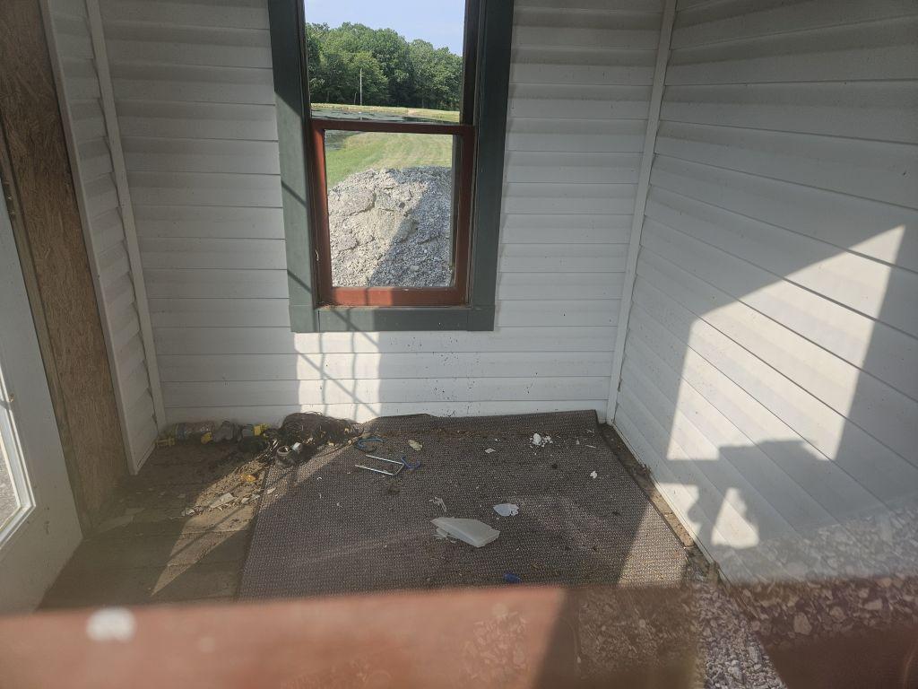 7' X 8' OFFICE BUILDING, 8' TALL, 2 WINDOWS AND 1 DOOR