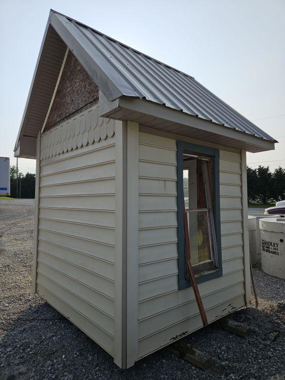 7' X 8' OFFICE BUILDING, 8' TALL, 2 WINDOWS AND 1 DOOR