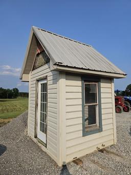 7' X 8' OFFICE BUILDING, 8' TALL, 2 WINDOWS AND 1 DOOR
