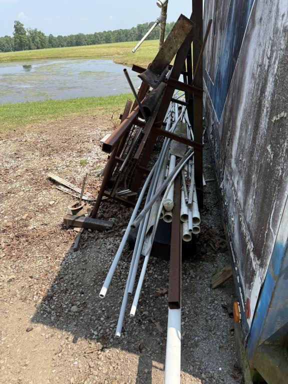 METAL RACK WITH METAL CONTENTS