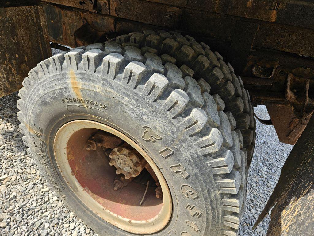 1990 INTERNATIONAL DUMP TRUCK, SINGLE AXLE, DIESEL, AIR BRAKES, 466 INT MOT