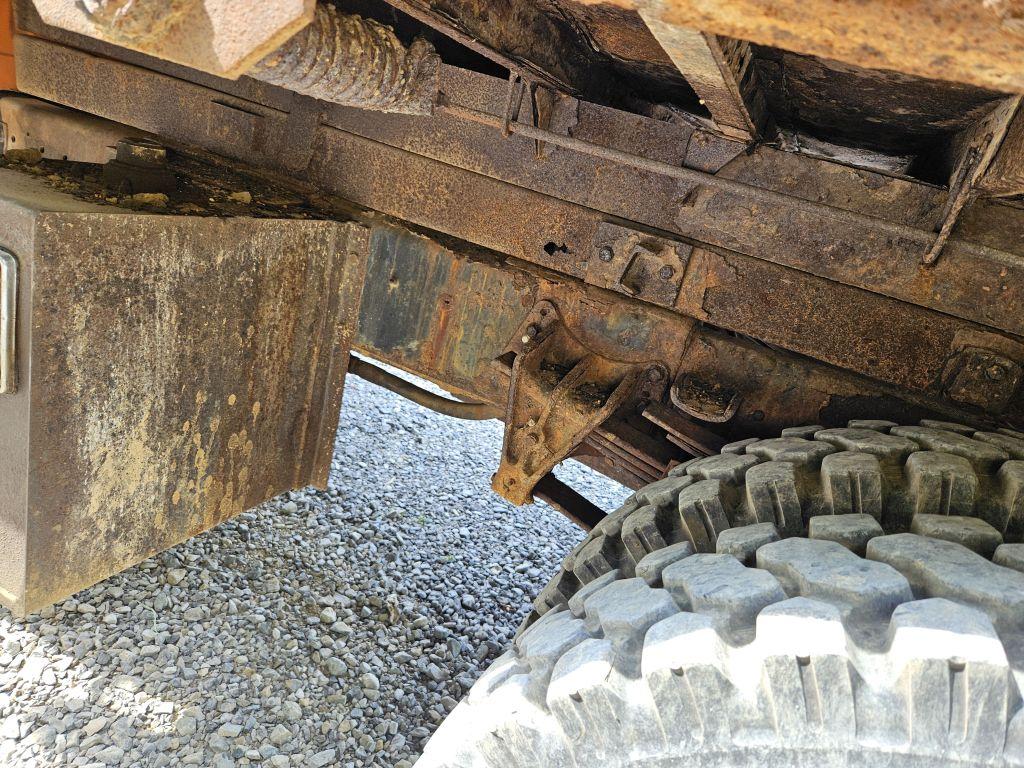 1990 INTERNATIONAL DUMP TRUCK, SINGLE AXLE, DIESEL, AIR BRAKES, 466 INT MOT
