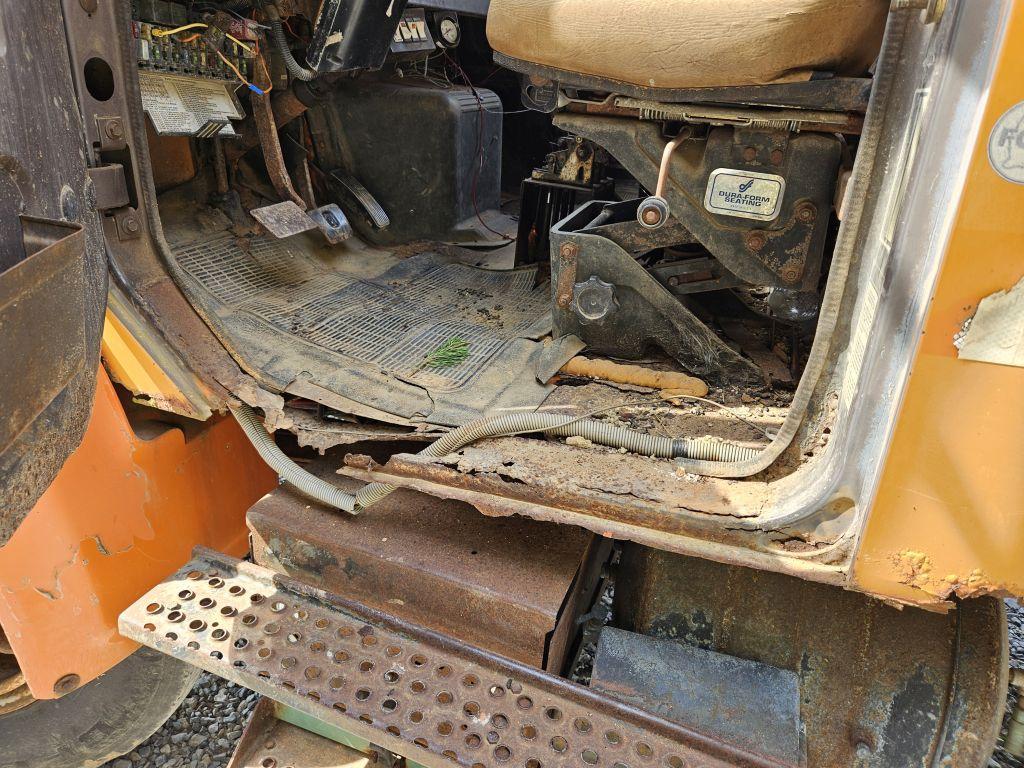 1990 INTERNATIONAL DUMP TRUCK, SINGLE AXLE, DIESEL, AIR BRAKES, 466 INT MOT
