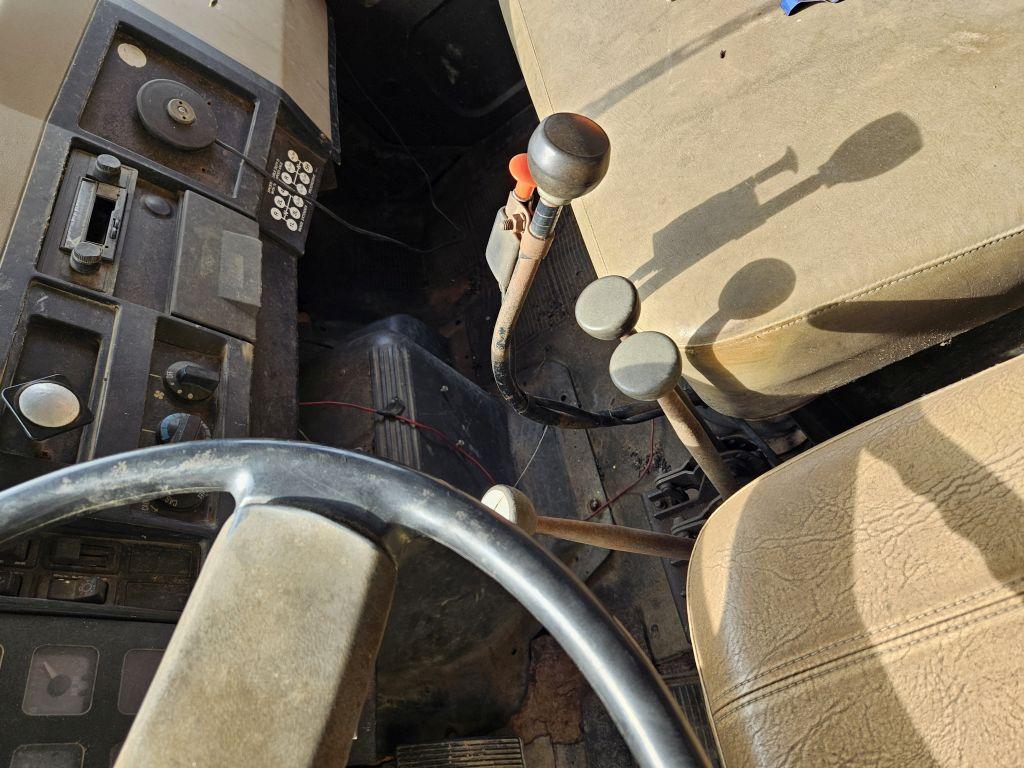 1990 INTERNATIONAL DUMP TRUCK, SINGLE AXLE, DIESEL, AIR BRAKES, 466 INT MOT