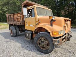 1990 INTERNATIONAL DUMP TRUCK, SINGLE AXLE, DIESEL, AIR BRAKES, 466 INT MOT