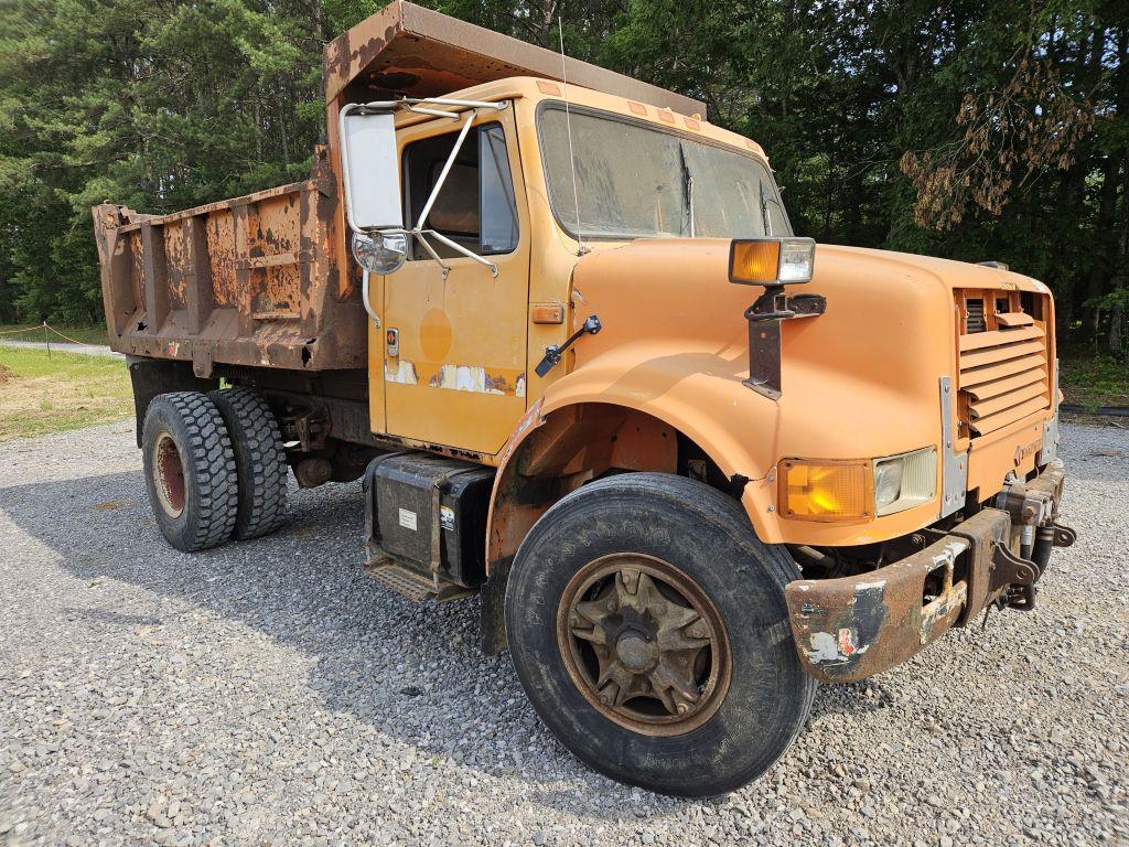 1990 INTERNATIONAL DUMP TRUCK, SINGLE AXLE, DIESEL, AIR BRAKES, 466 INT MOT