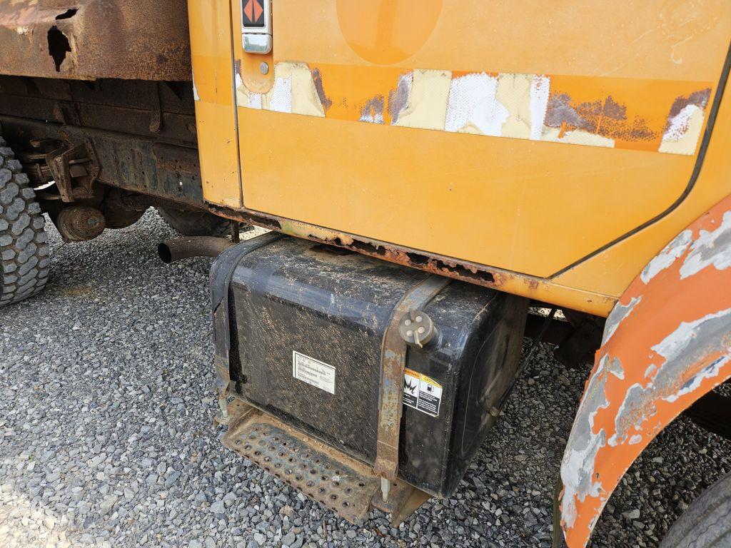 1990 INTERNATIONAL DUMP TRUCK, SINGLE AXLE, DIESEL, AIR BRAKES, 466 INT MOT