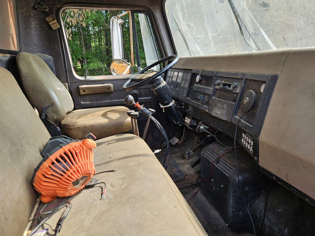 1990 INTERNATIONAL DUMP TRUCK, SINGLE AXLE, DIESEL, AIR BRAKES, 466 INT MOT