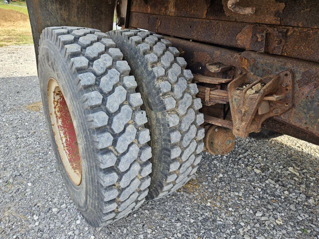 1990 INTERNATIONAL DUMP TRUCK, SINGLE AXLE, DIESEL, AIR BRAKES, 466 INT MOT