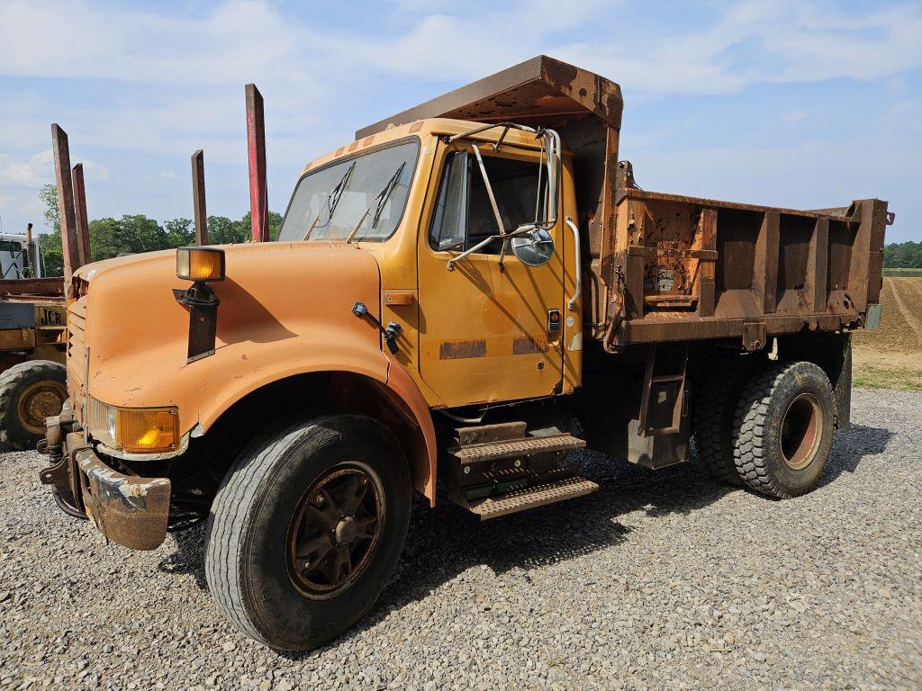 1990 INTERNATIONAL DUMP TRUCK, SINGLE AXLE, DIESEL, AIR BRAKES, 466 INT MOT