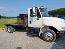 2004 INTERNATIONAL 4300 FLATBED TRUCK, SBA 4X2, MILES SHOWING: 219,120, VIN