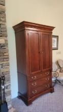 SOLID OAK KING SIZE BED, 2 MATCHING 3 DRAWER NIGHT STANDS 33X33, 1 6 DRAWER
