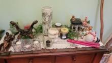 DECORATIONS ( TABLE NOT INCLUDED)
