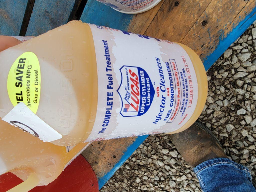 LUCAS INJECTOR CLEANER AND FUEL CONDITIONERS 1 GALLON (3)