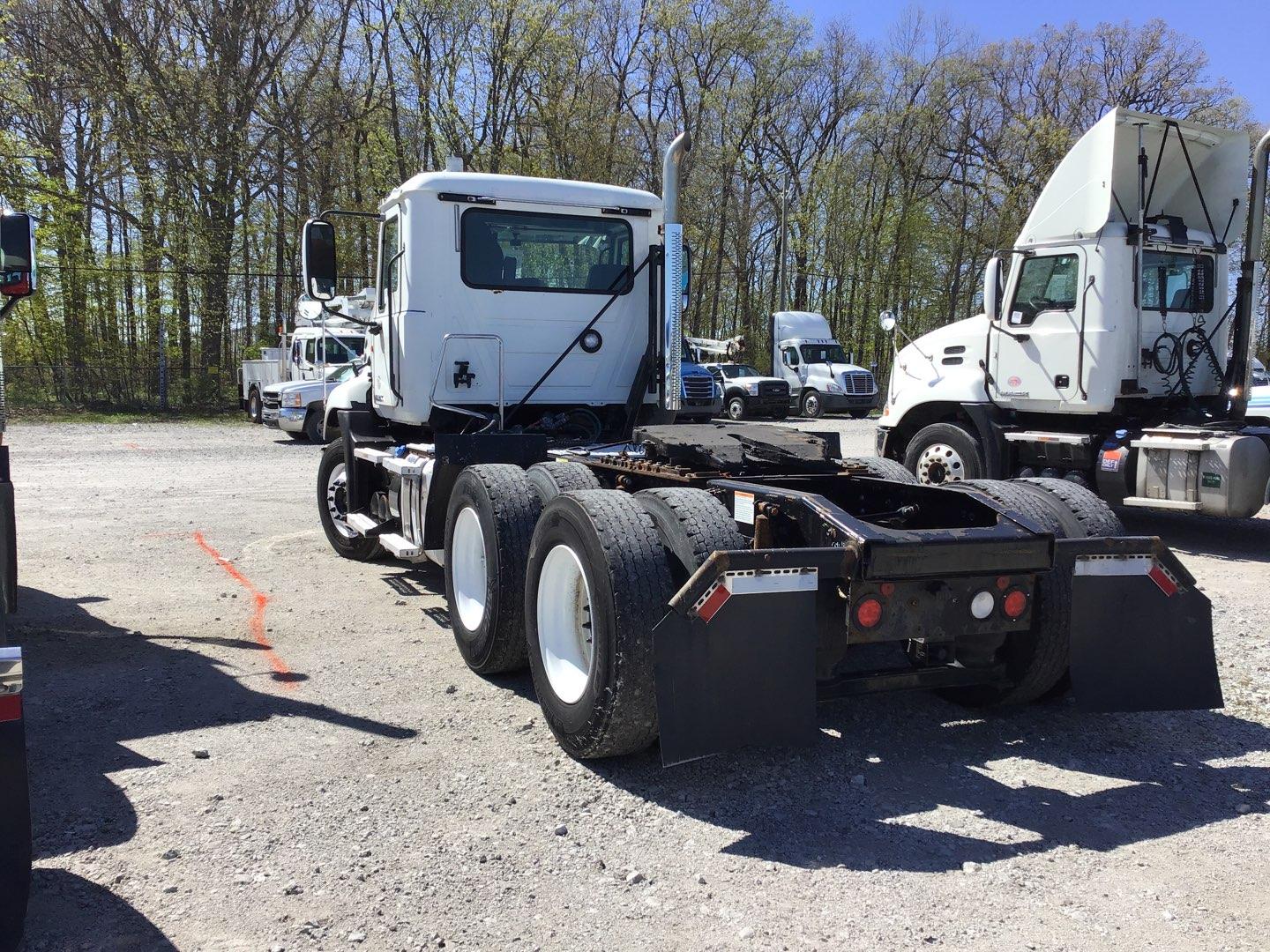 2015 MACK 613 Serial Number: 1M1AW02Y2FM045996