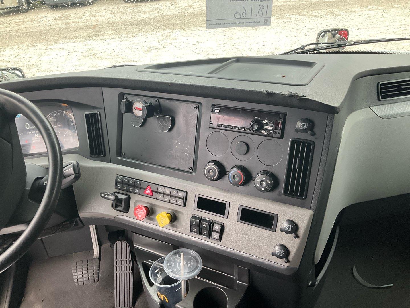 2019 FREIGHTLINER CASCADIA Serial Number: 3AKJHHDRXKSKK8140