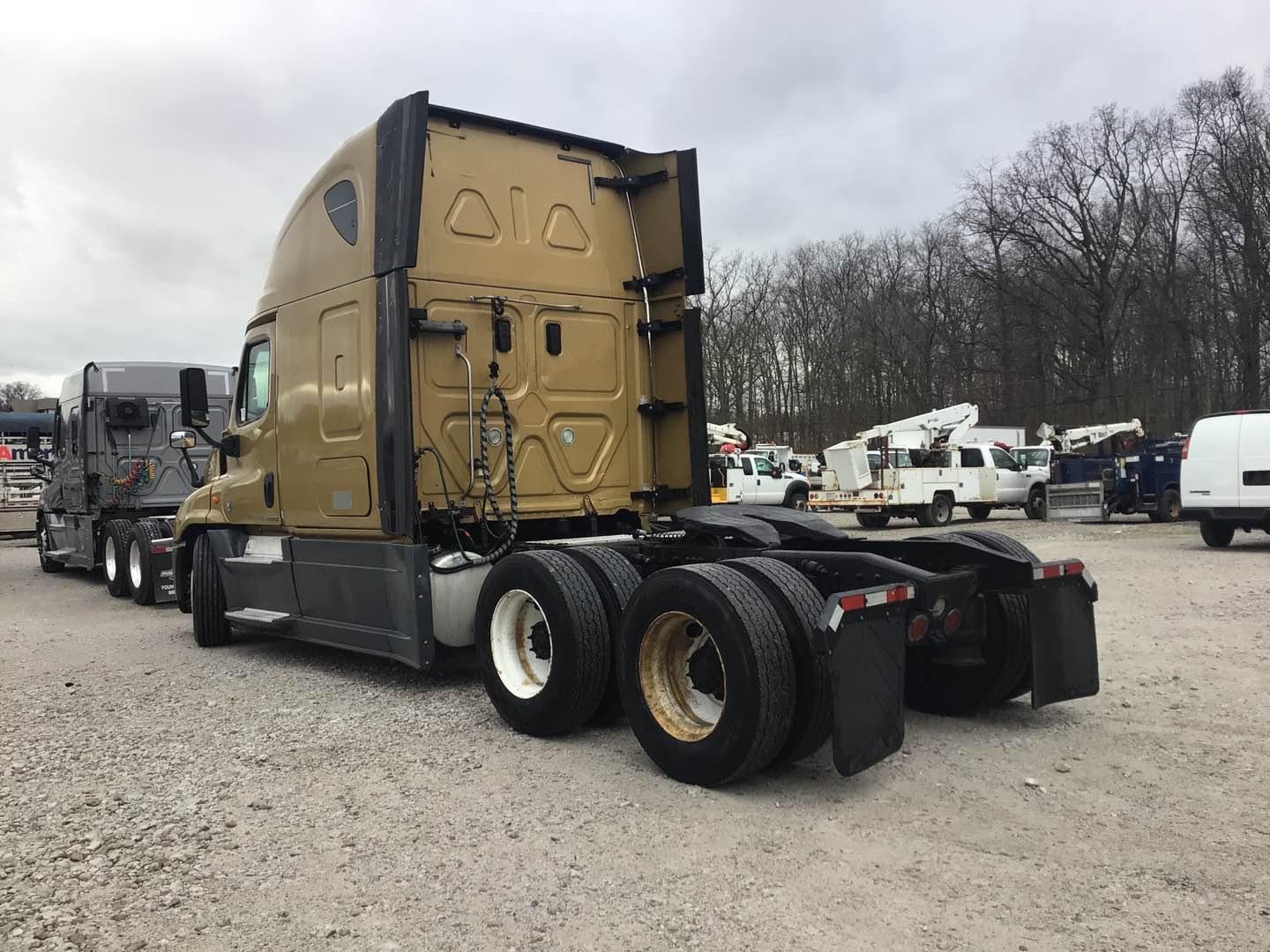 2017 FREIGHTLINER CASCADIA Serial Number: 3AKJGLDR3HSHV0951