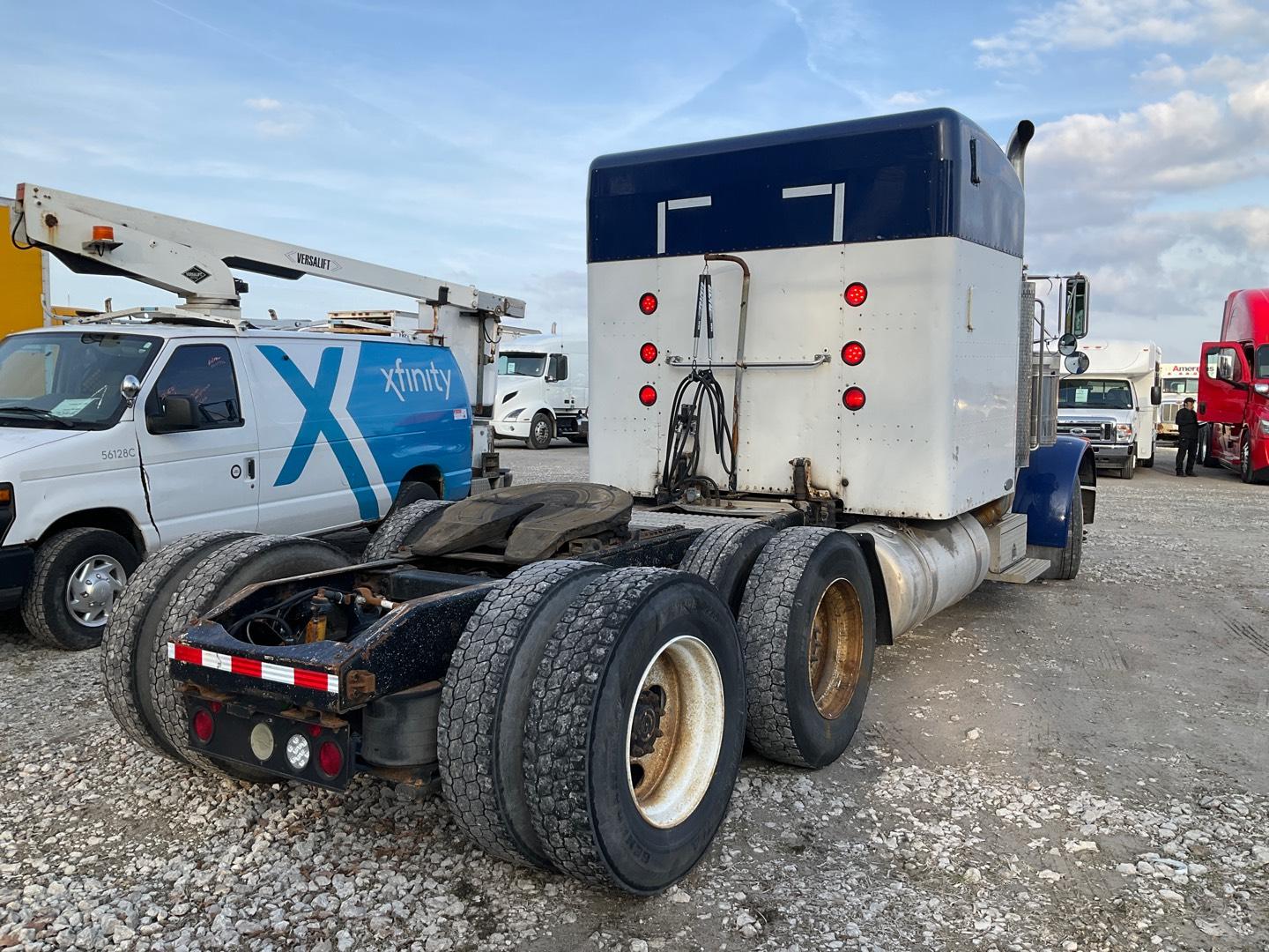 2001 PETERBILT 379 Serial Number: 1XP5DU9X21N555634