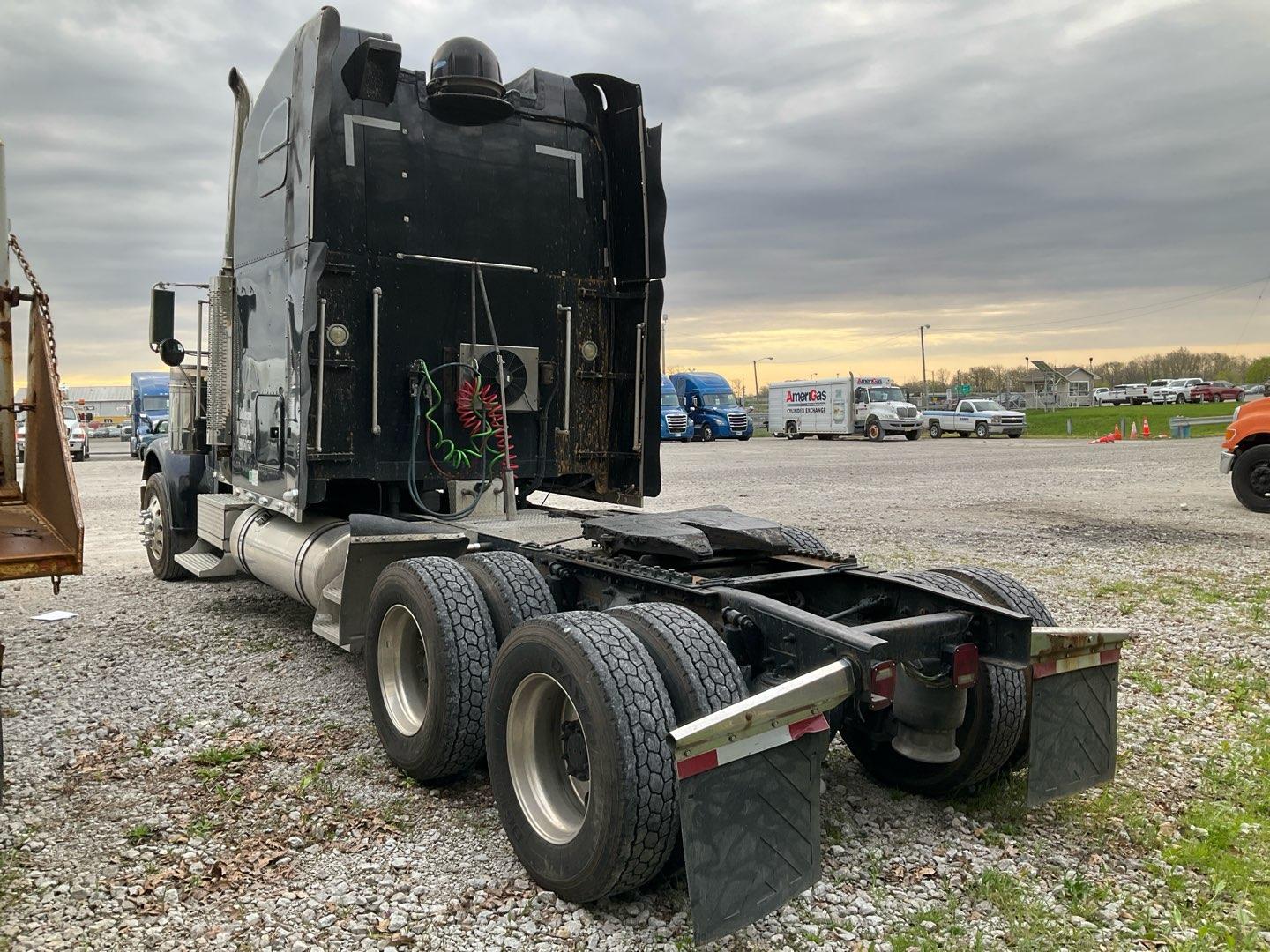 2006 FREIGHTLINER FLD132 Serial Number: 1FUJAPAV96DU25778