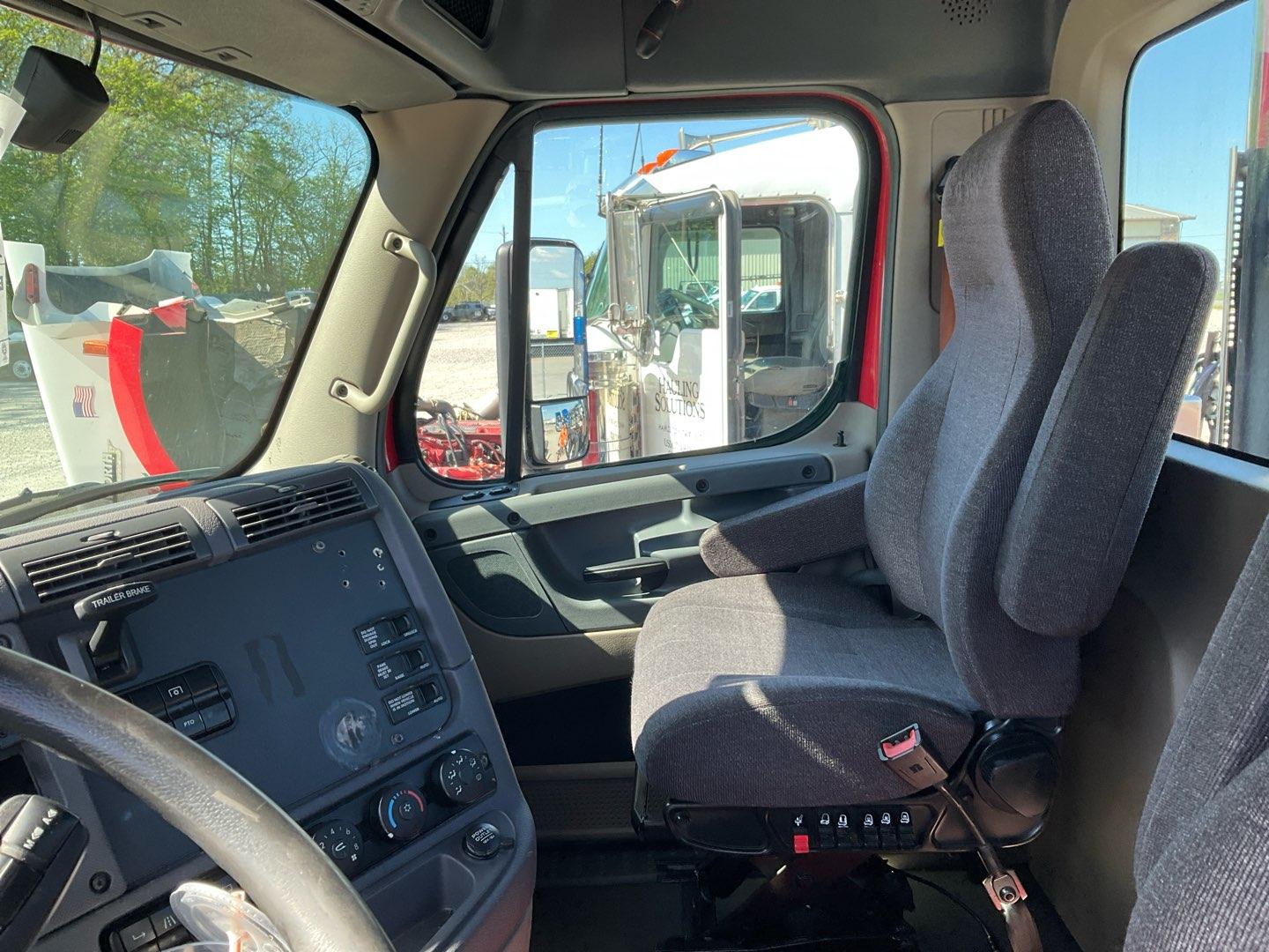 2020 FREIGHTLINER CASCADIA 113 Serial Number: 3AKJGBDV6LDLN6474