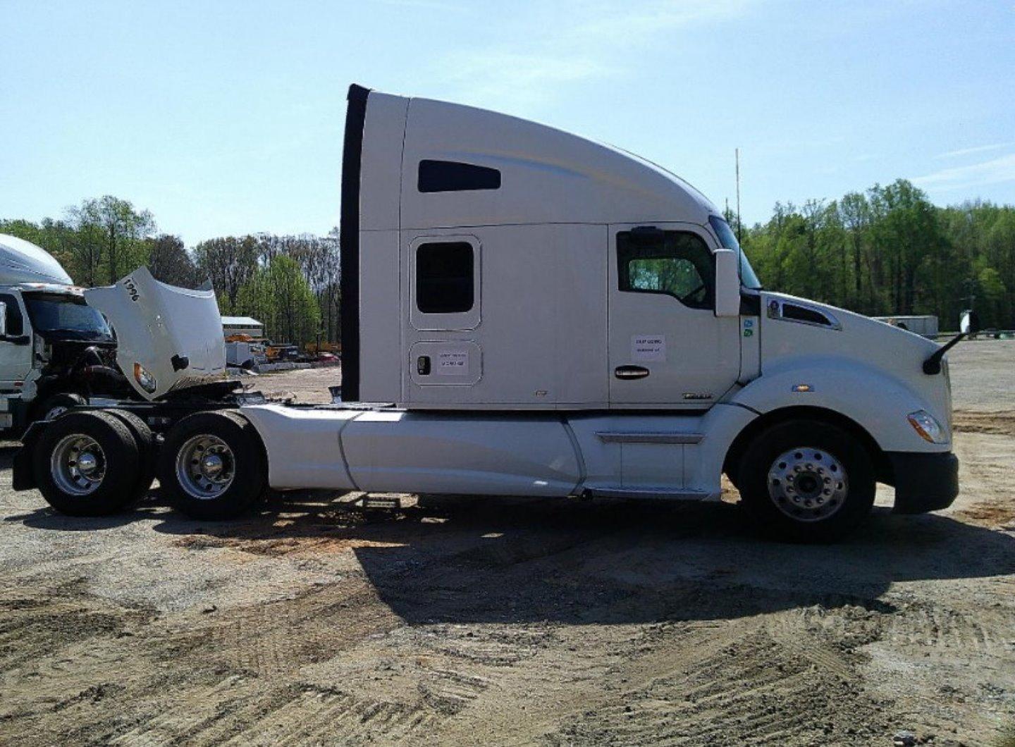 2018 KENWORTH T660 Serial Number: 1XKYDP9X9JJ191076