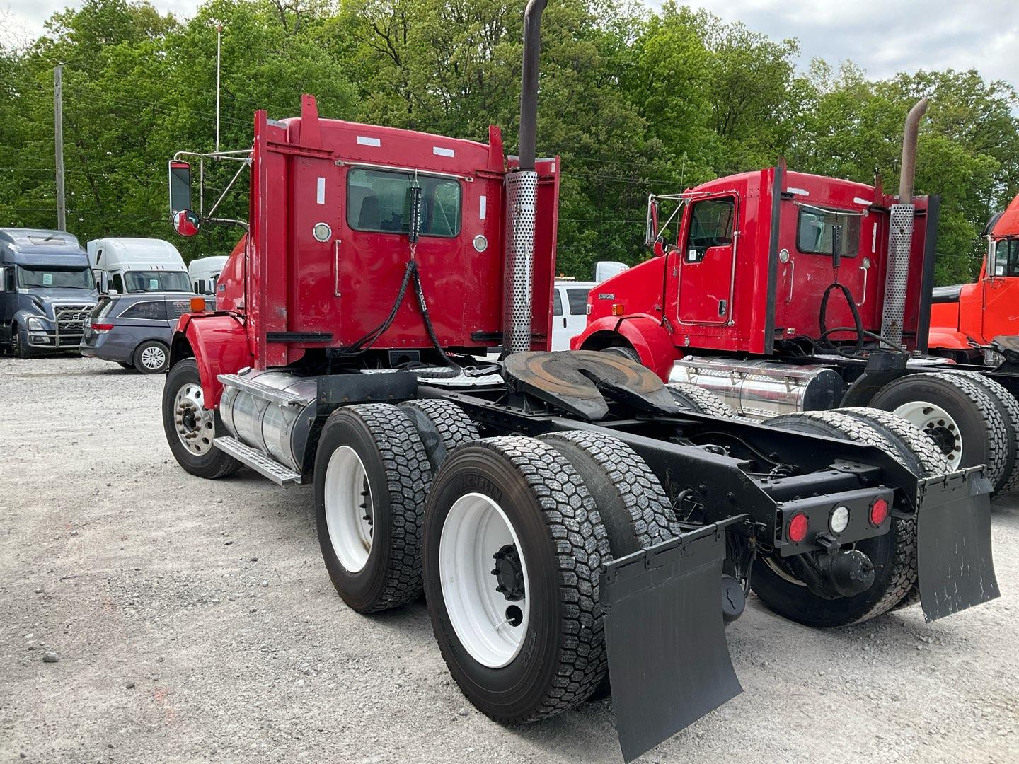 2012 KENWORTH T800 Serial Number: 1XKDD49X1CJ327605