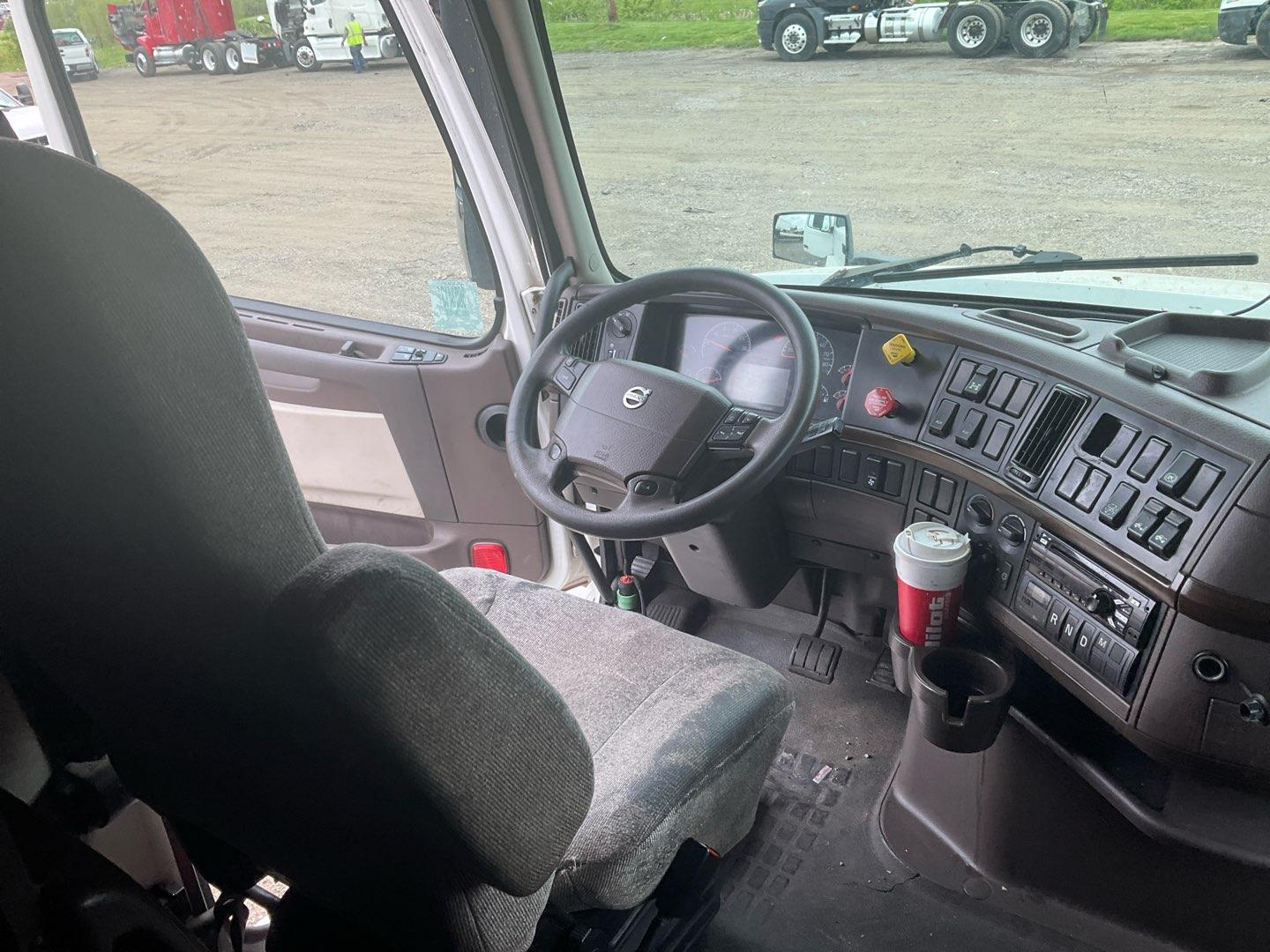 2017 VOLVO VNL64T780 Serial Number: 4V4NC9EH9HN954894