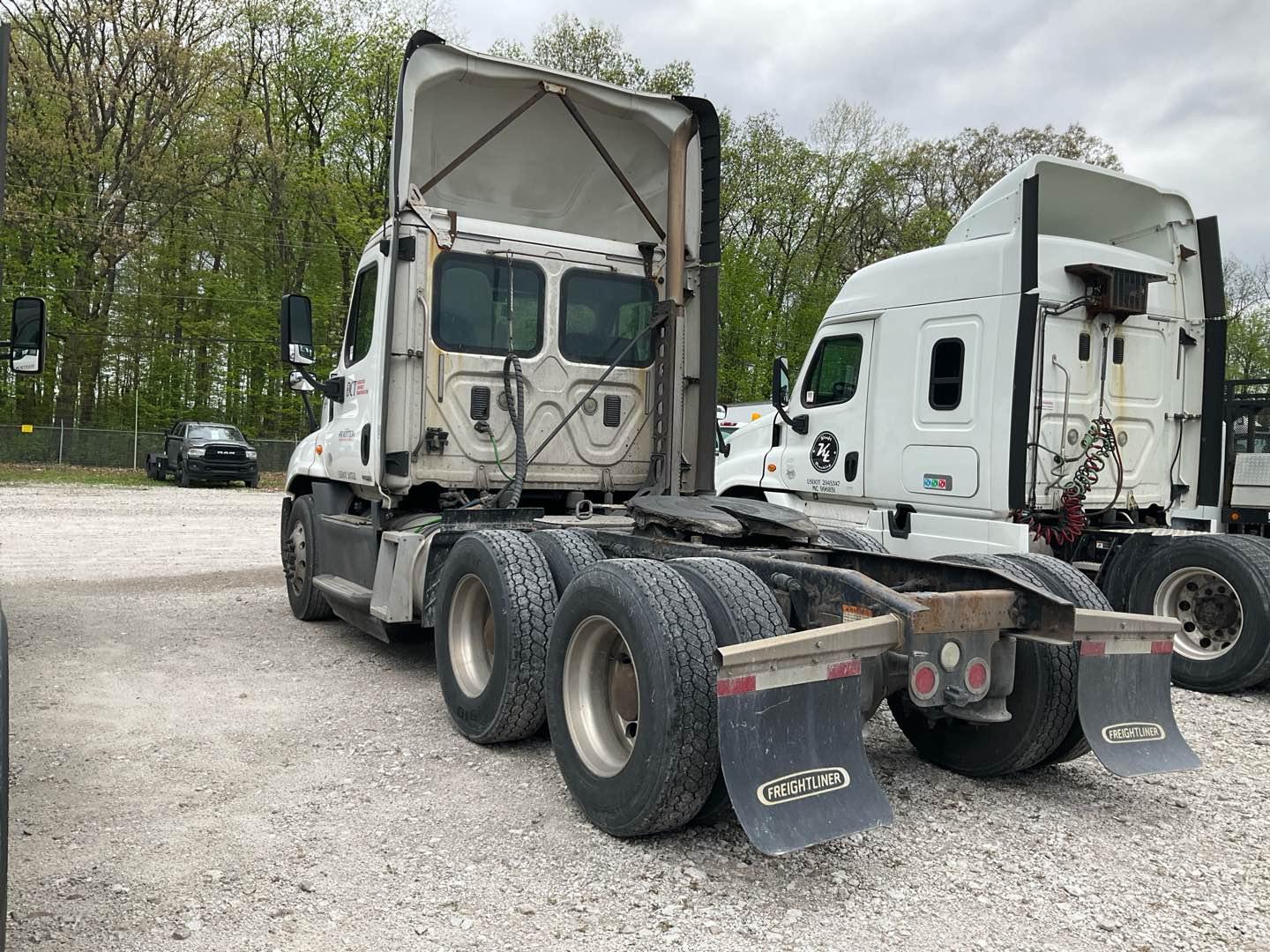 2016 FREIGHTLINER CASCADIA Serial Number: 3AKJGEDV6GSHV2376