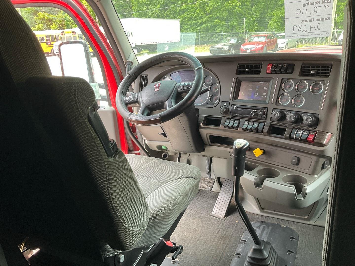 2017 KENWORTH T680 Serial Number: 1XKYD49X8HJ161544