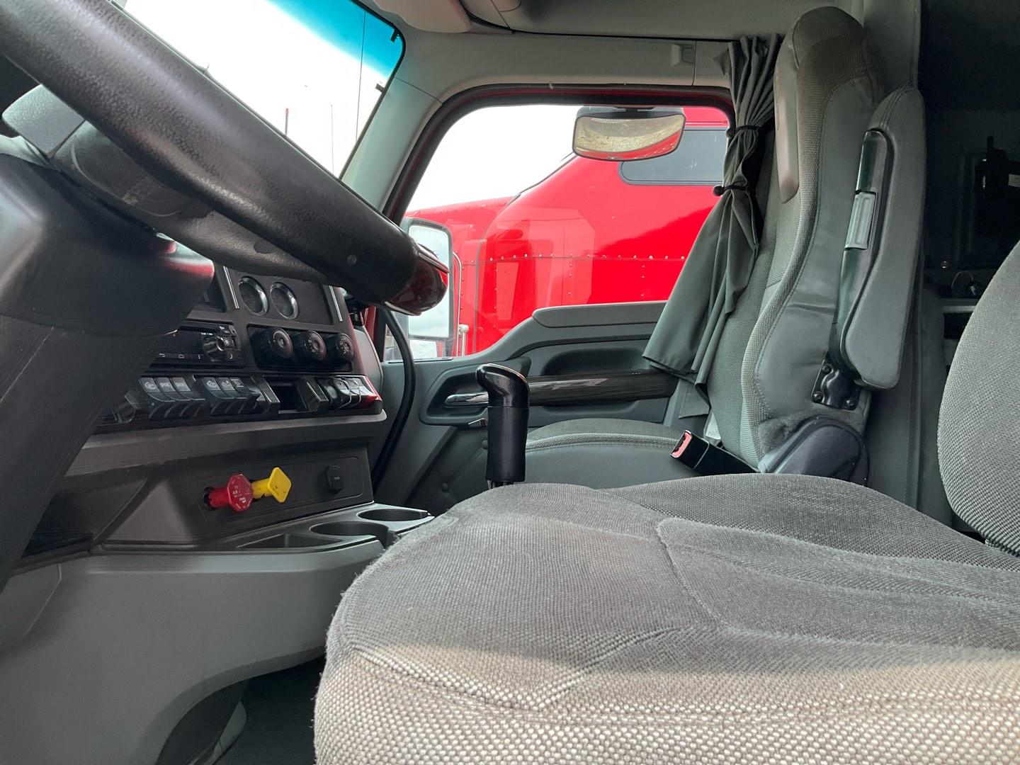 2017 KENWORTH T680 Serial Number: 1XKYD49X8HJ161544