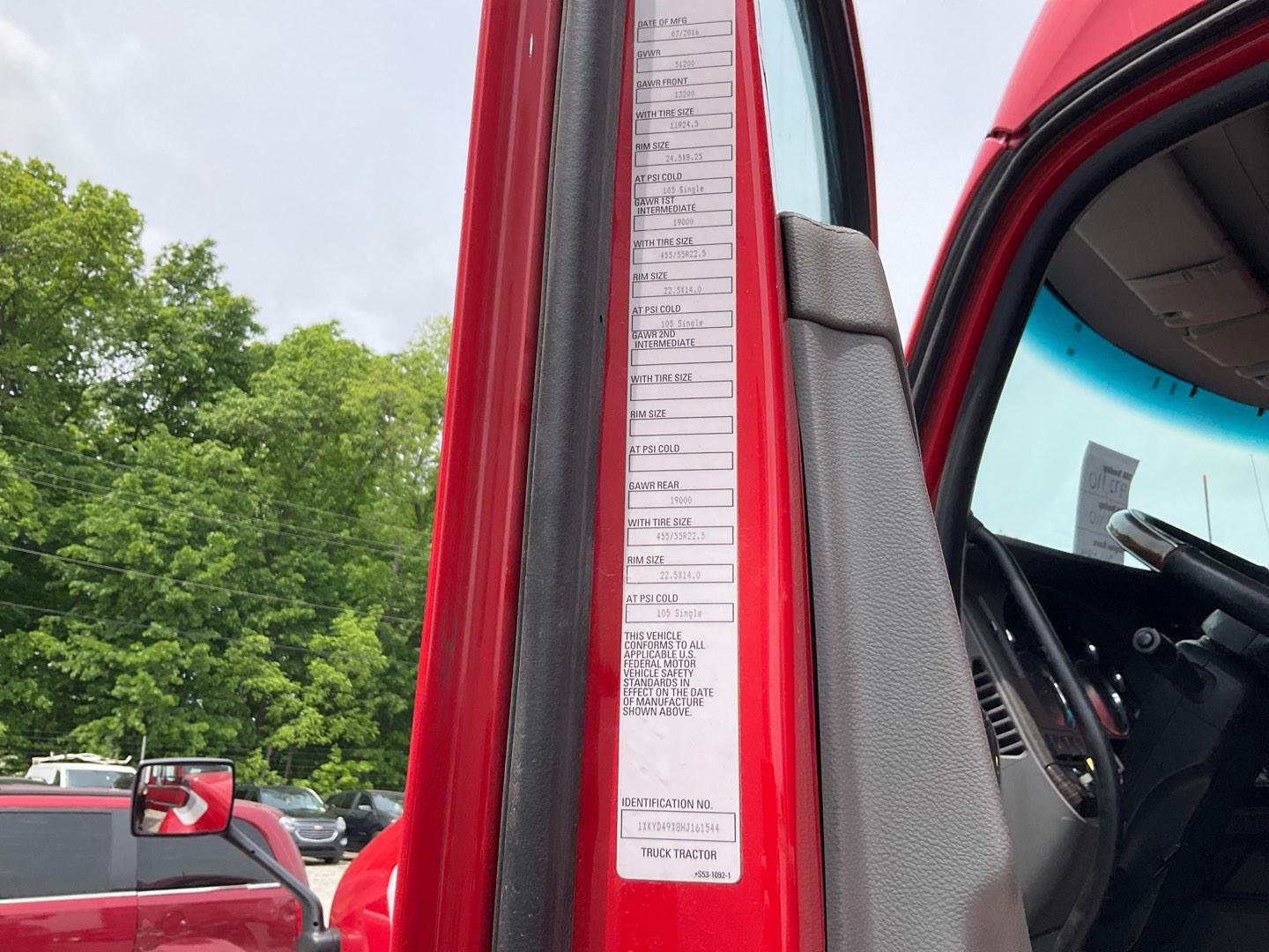 2017 KENWORTH T680 Serial Number: 1XKYD49X8HJ161544
