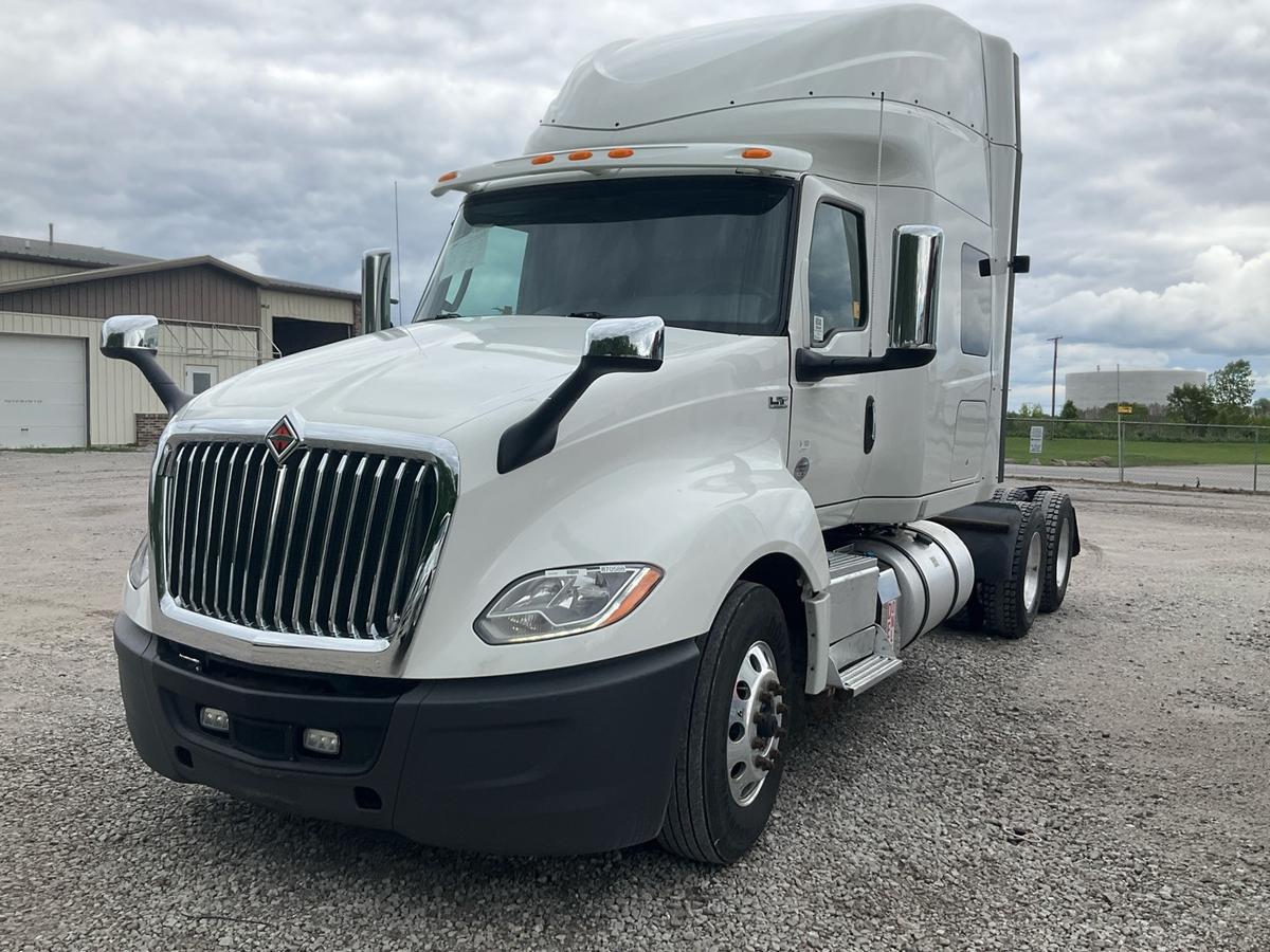 2019 INTERN LT Serial Number: 3HSDZAPR7KN319222