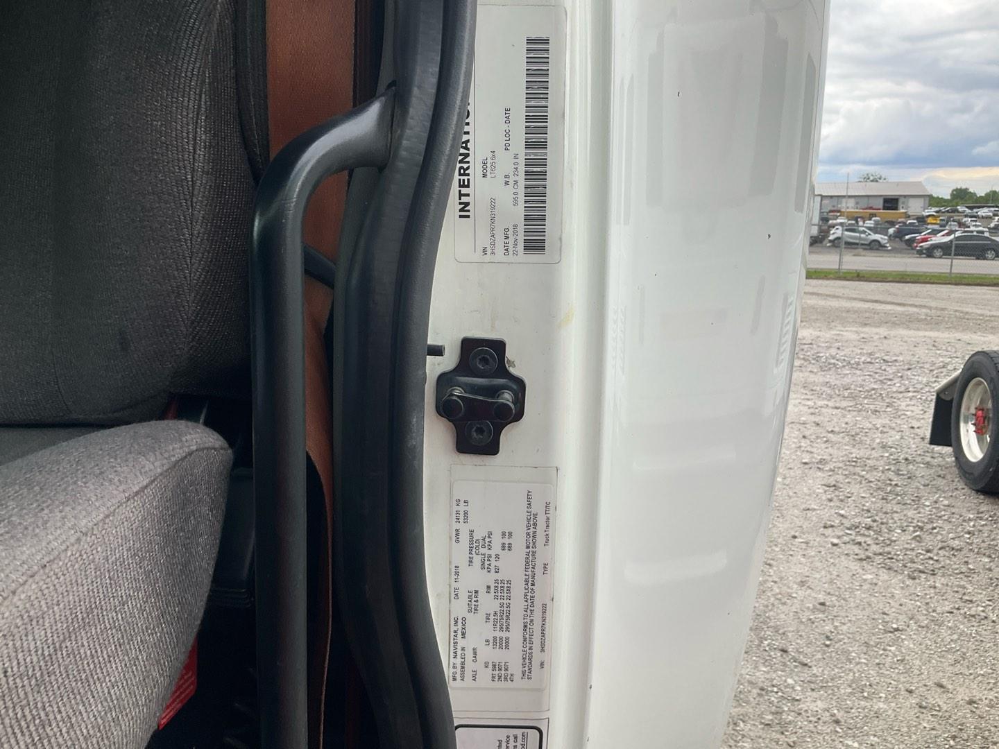 2019 INTERN LT Serial Number: 3HSDZAPR7KN319222