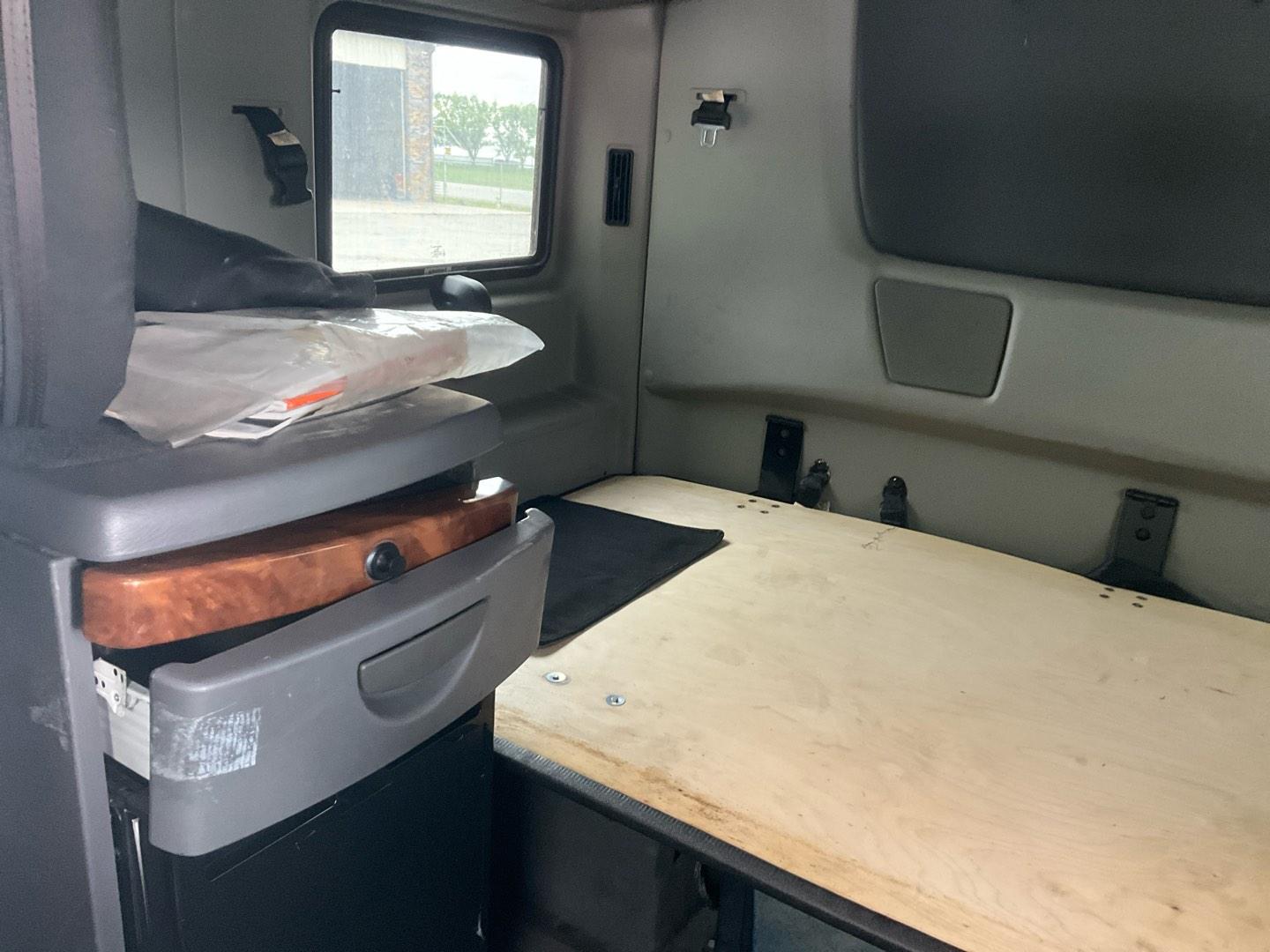 2019 INTERN LT Serial Number: 3HSDZAPR7KN319222