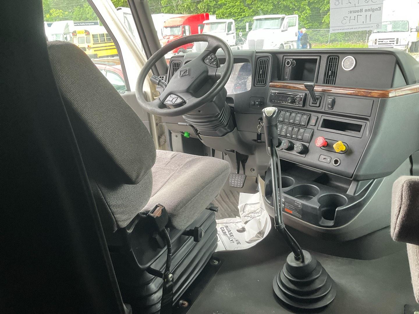 2019 INTERN LT Serial Number: 3HSDZAPR7KN319222