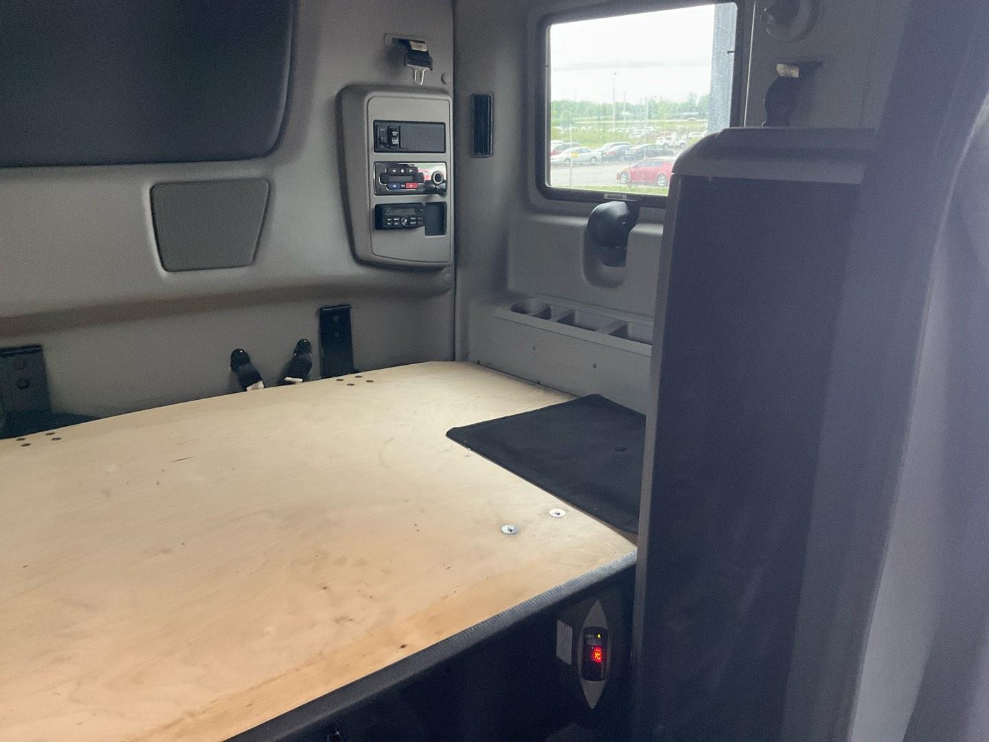 2019 INTERN LT Serial Number: 3HSDZAPR7KN319222