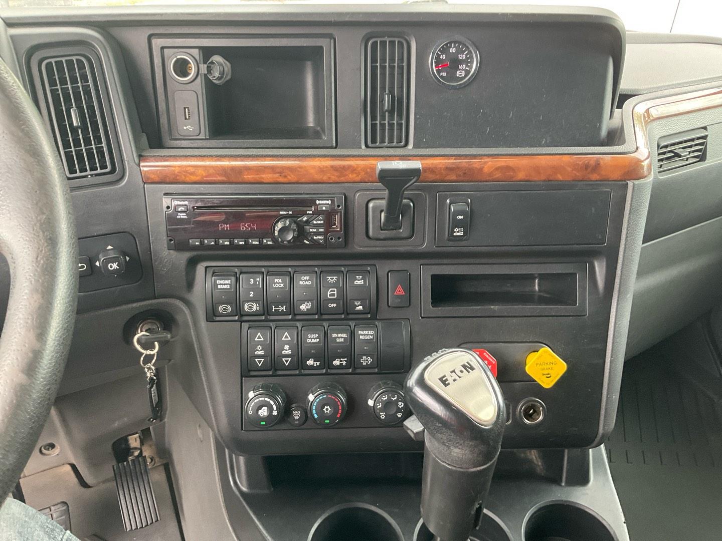 2019 INTERN LT Serial Number: 3HSDZAPR7KN319222