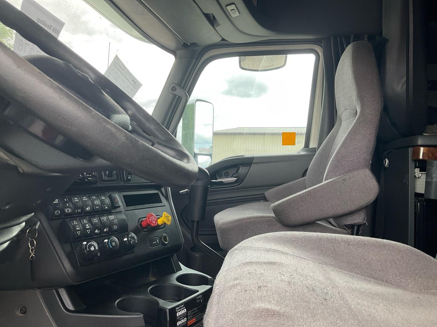 2019 INTERN LT Serial Number: 3HSDZAPR7KN319222