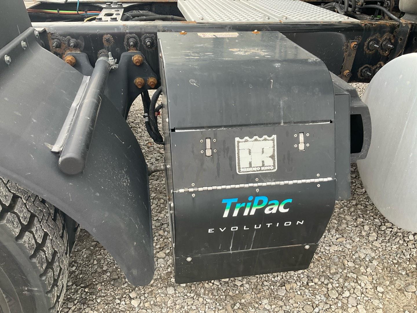 2019 INTERN LT Serial Number: 3HSDZAPR7KN319222