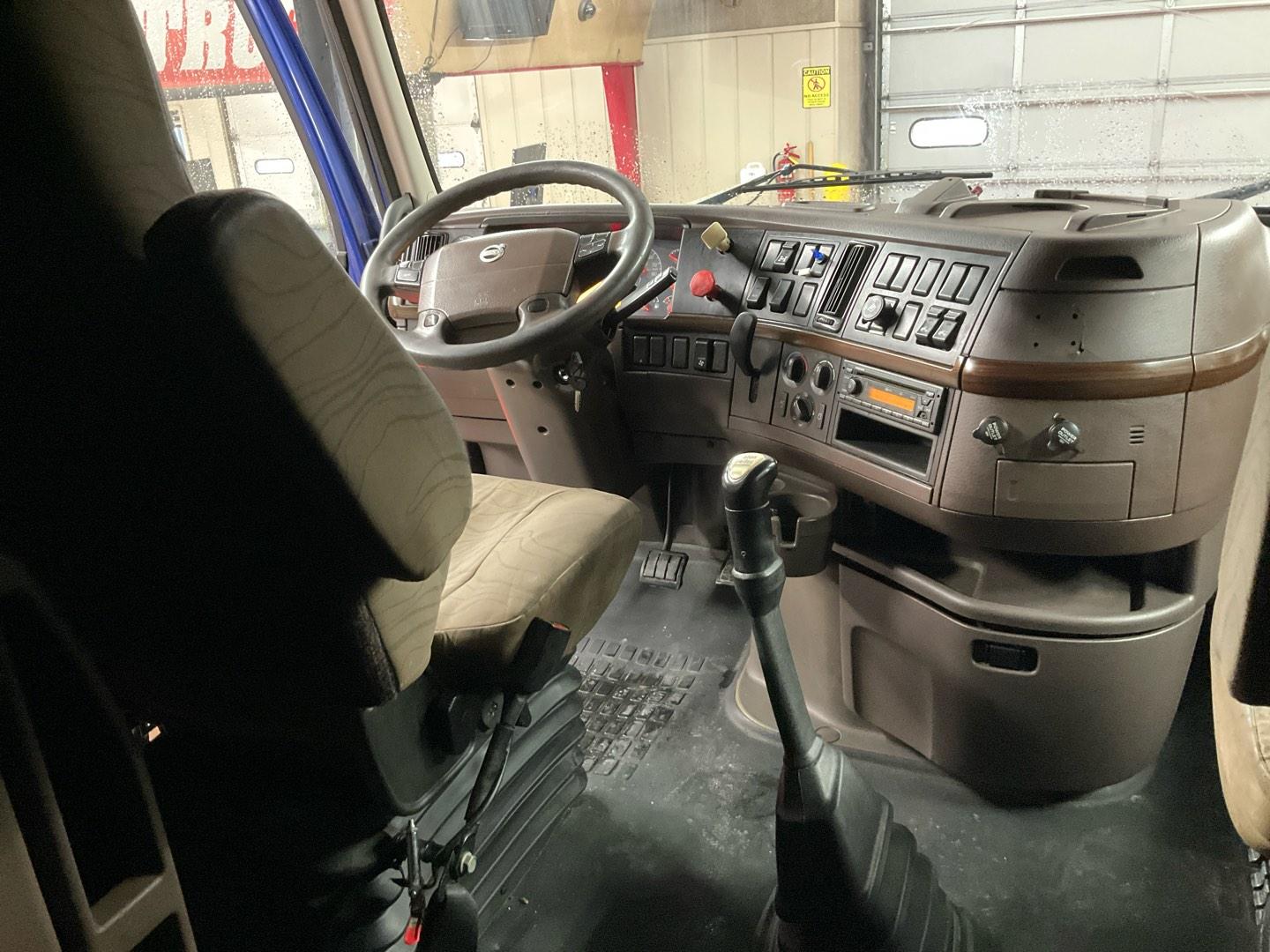 2014 VOLVO VNL64T780 Serial Number: 4V4NC9EH3EN153891