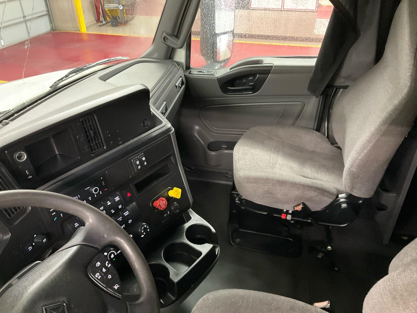 2022 INTERNATIONAL LT Serial Number: 3HSDZAPR2NN523494