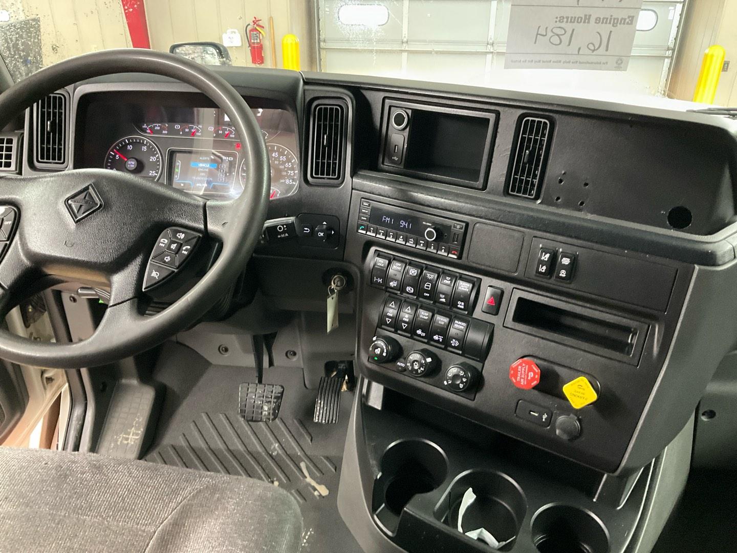 2022 INTERNATIONAL LT Serial Number: 3HSDZAPR2NN523494