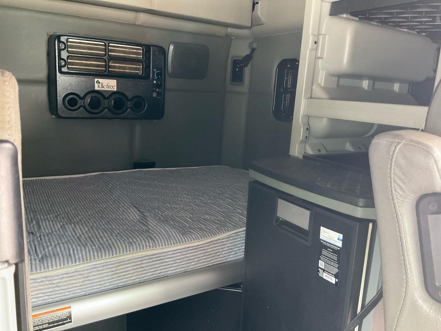 2019 KENWORTH T680 Serial Number: 1XKYD49X7KJ257401