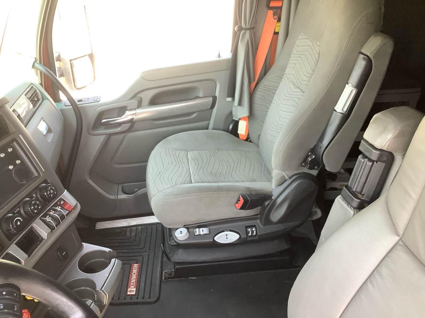 2019 KENWORTH T680 Serial Number: 1XKYD49X7KJ257401
