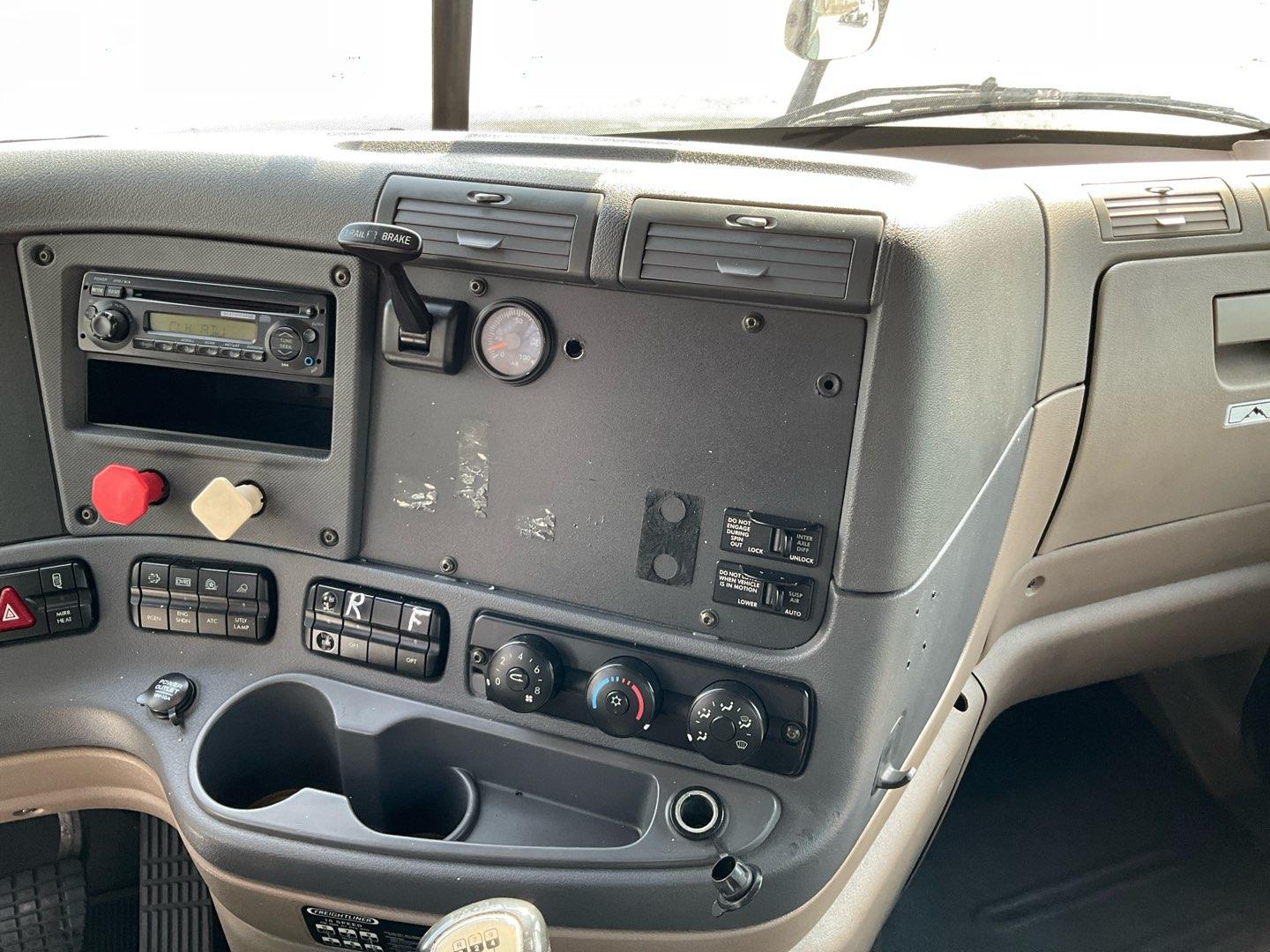 2013 FREIGHTLINER CASCADIA Serial Number: 1FUJGEDR0DLBZ5765