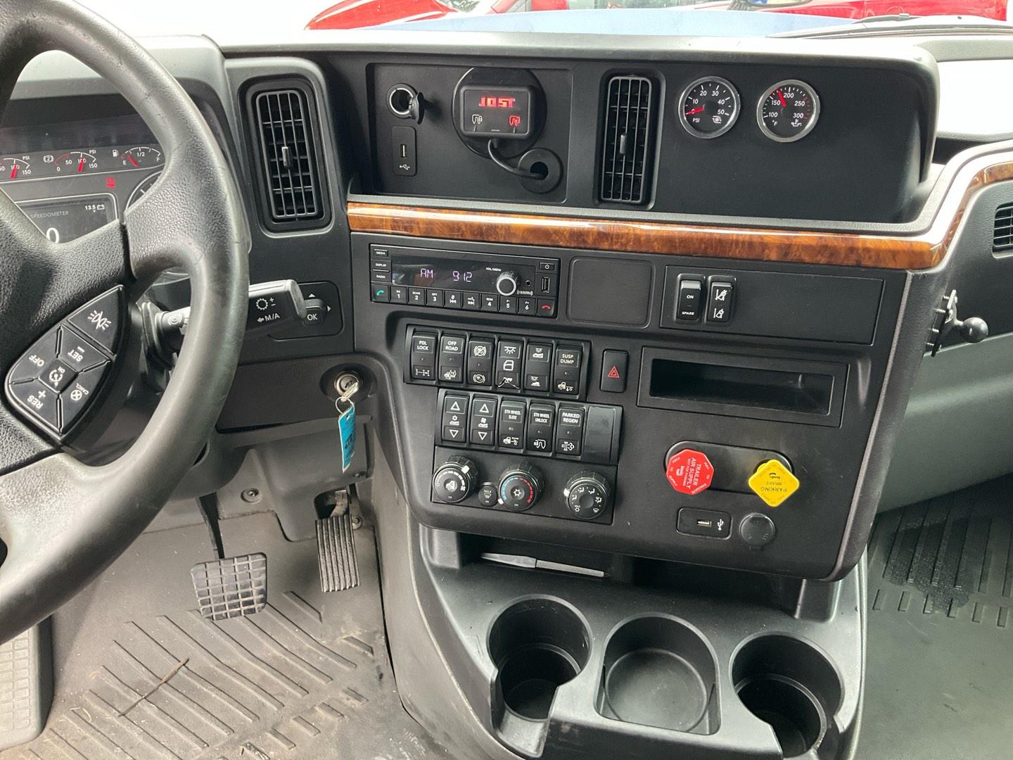 2022 INTERNATIONAL LT Serial Number: 3HSDZAPR3NN243955