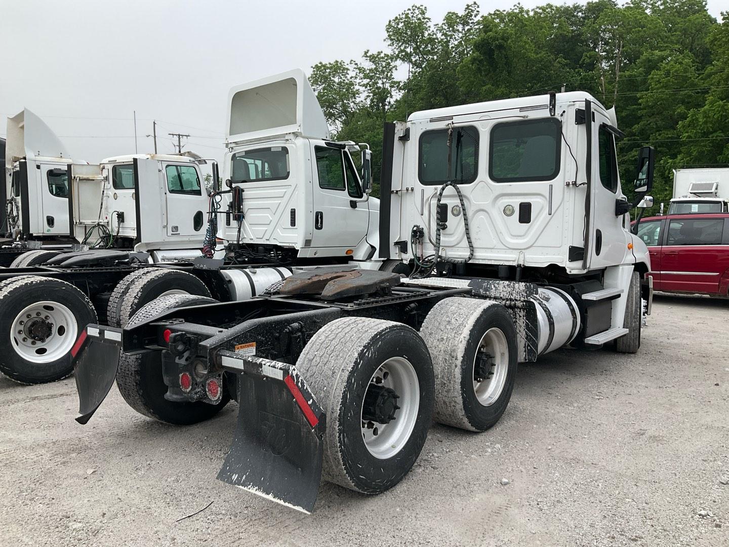 2016 FREIGHTLINER CASCADIA Serial Number: 3AKJGEDV0GDHG1008
