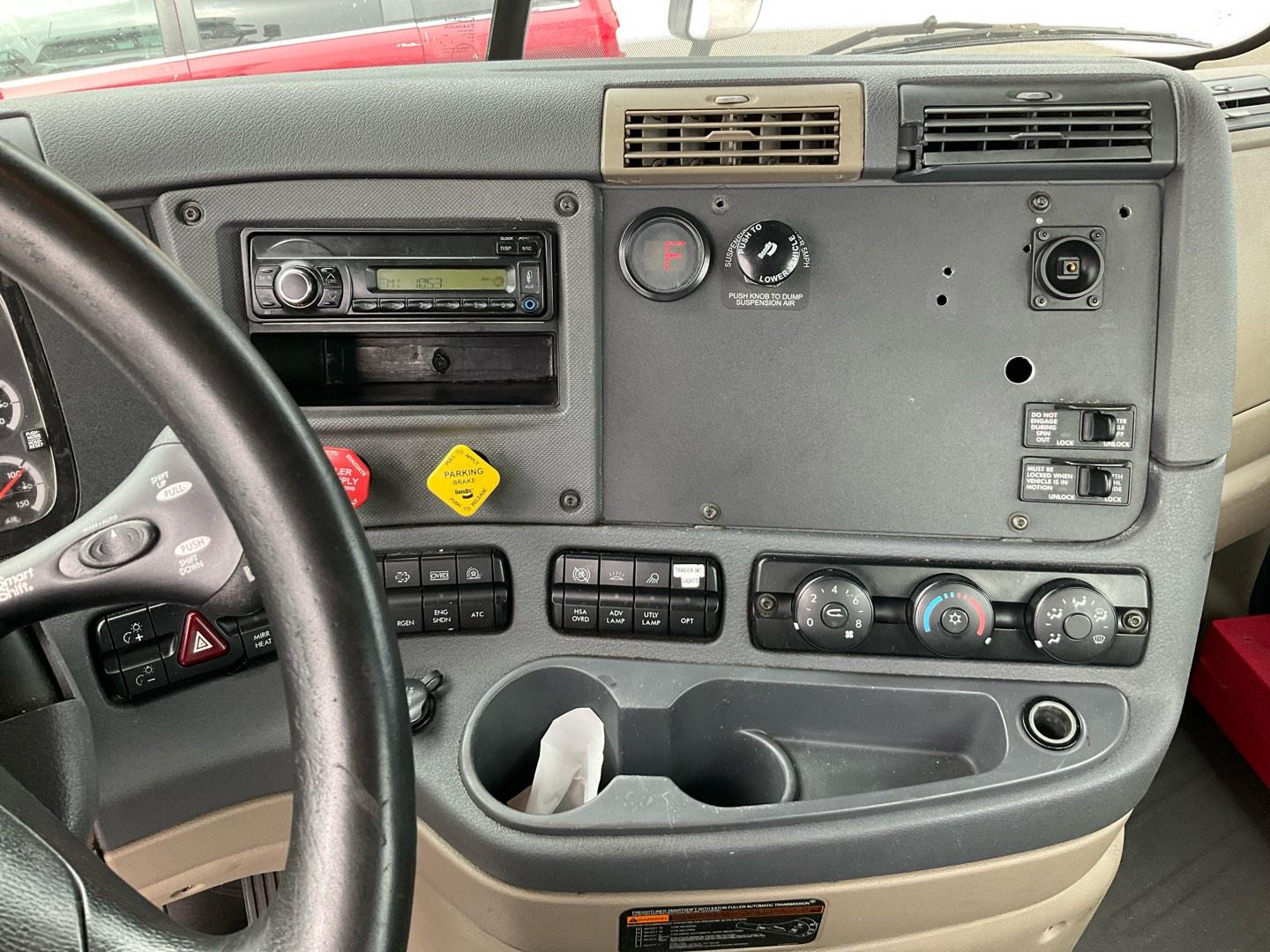 2016 FREIGHTLINER CASCADIA Serial Number: 3AKJGEDV0GDHG1008